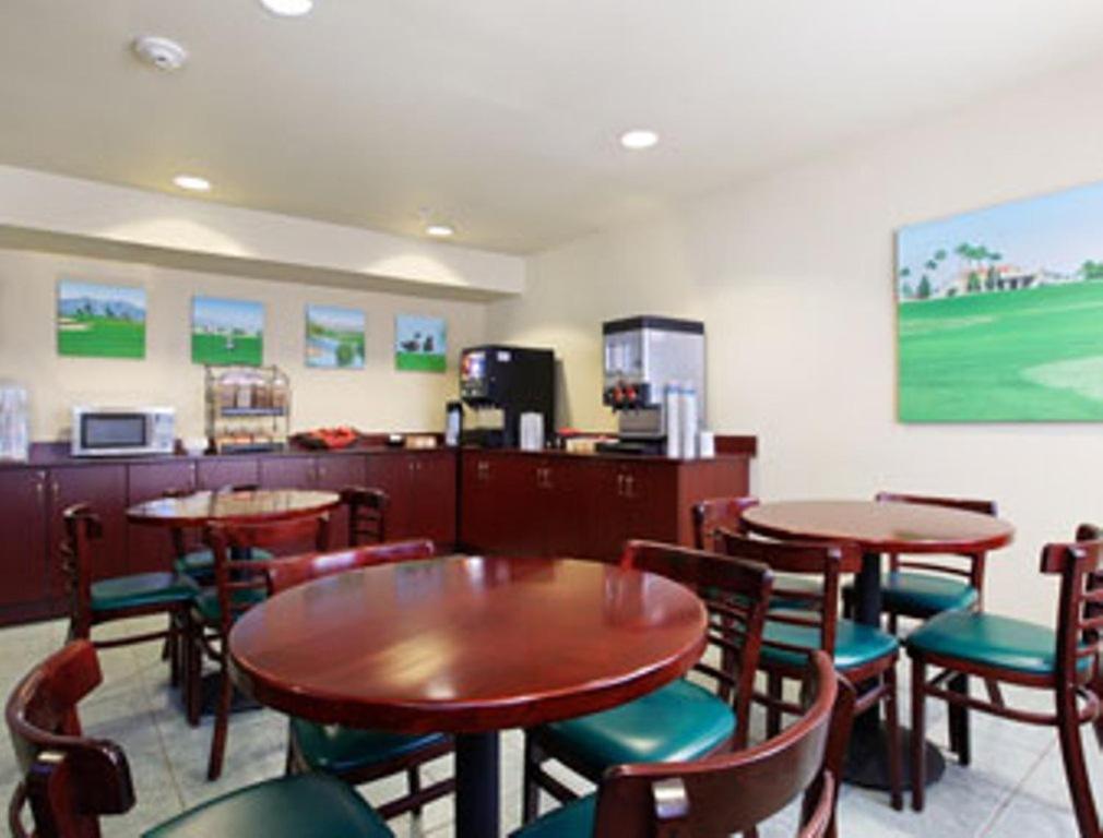 Microtel Inn & Suites By Wyndham Wellton Restaurace fotografie